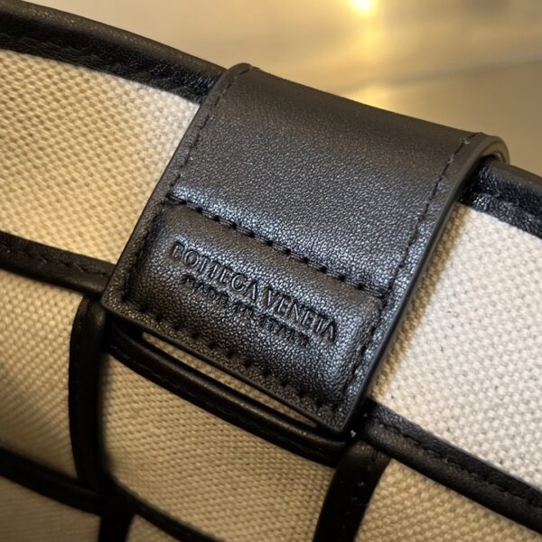 BOTTEGA VENETA BV Cassette Phone Pouch