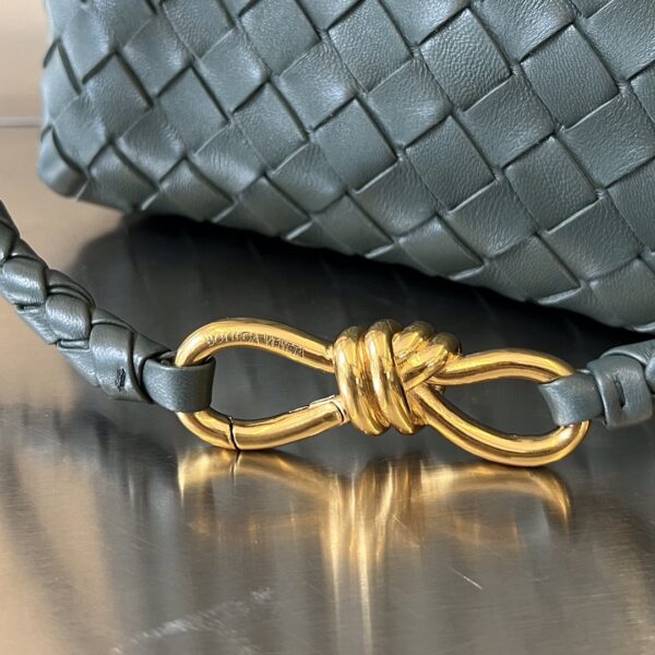 BOTTEGA VENETA MEDIUM ANDIAMO Bag
