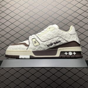 Low-top casual sneakers
