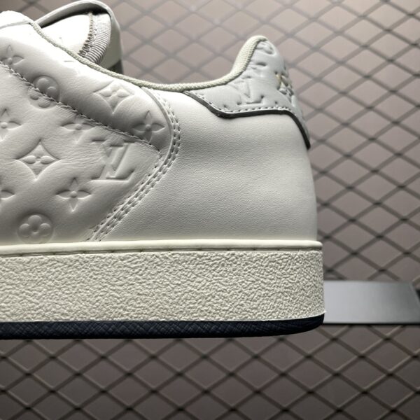 Low-top casual sneakers with TPU outsole