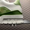 Low-top casual sneakers