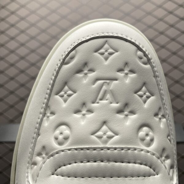 Low-top casual sneakers with TPU outsole