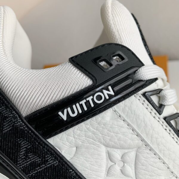White Black Trainer