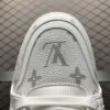 Low-top casual sneakers