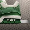 Low-top casual sneakers