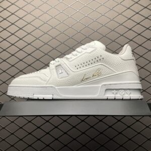 Low-top casual sneakers