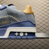 Low-top casual sneakers