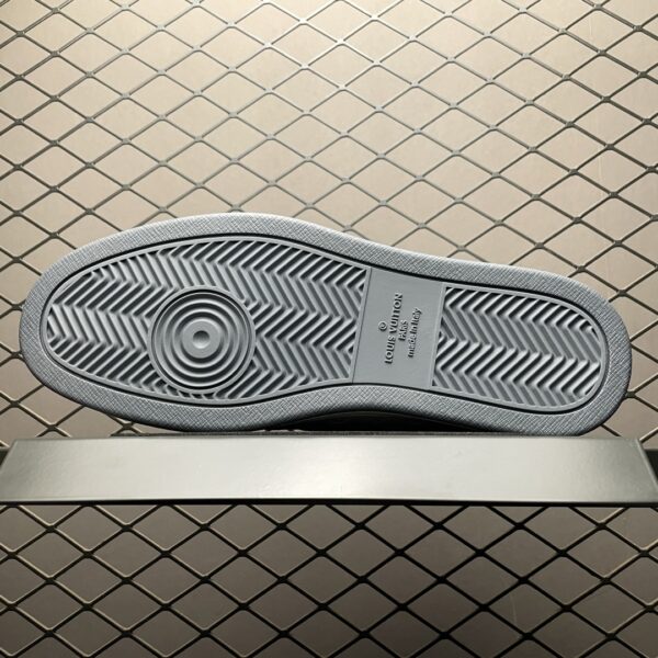 Low-top casual sneakers with TPU outsole