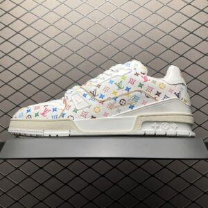 Low-top casual sneakers