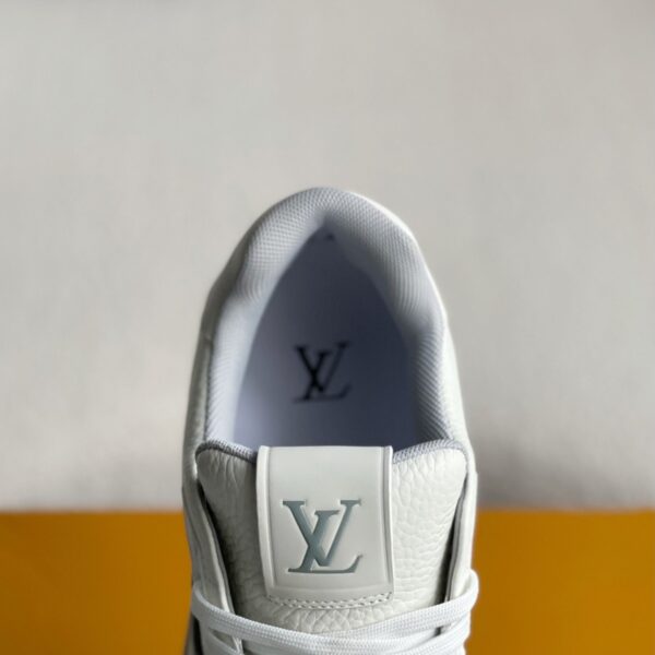 Cream White Grey Signature