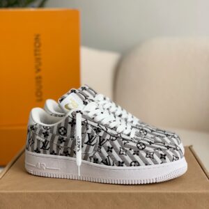 Canvas embroidered lettering sneakers