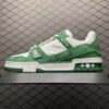 Low-top casual sneakers