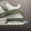Low-top casual sneakers
