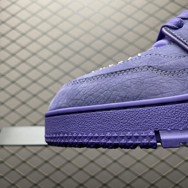 Low-top casual sneakers