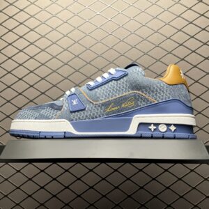 Low-top casual sneakers