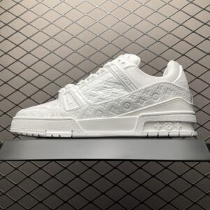 Low-top casual sneakers