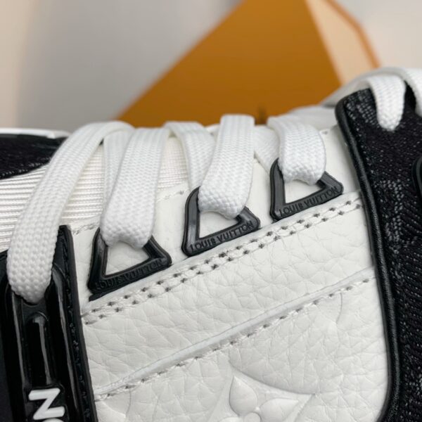 White Black Trainer