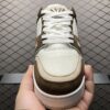 Low-top casual sneakers