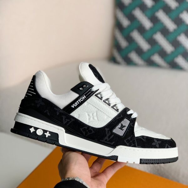 White Black Trainer