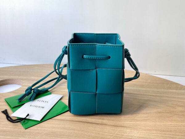 Bottega Veneta Bucket
