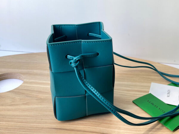 Bottega Veneta Bucket