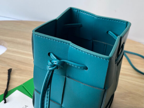 Bottega Veneta Bucket