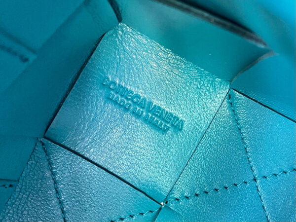 Bottega Veneta Bucket