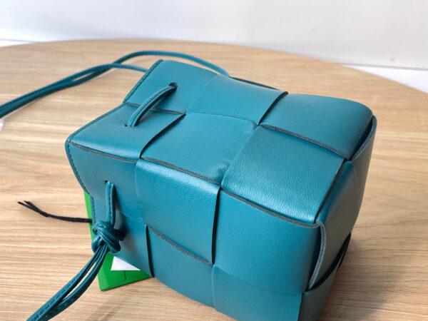 Bottega Veneta Bucket