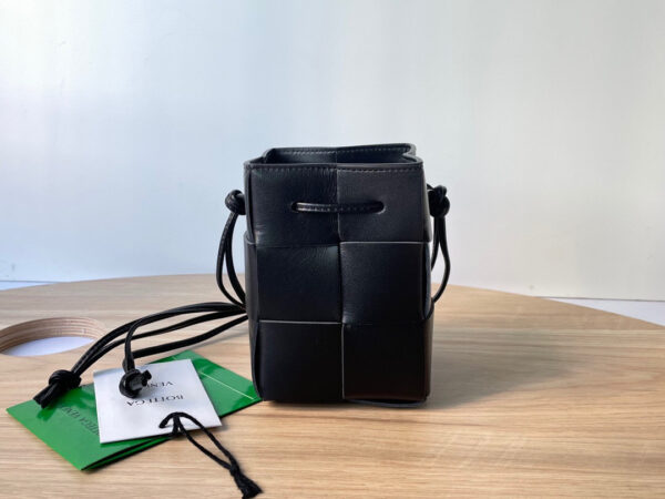Bottega Veneta Bucket