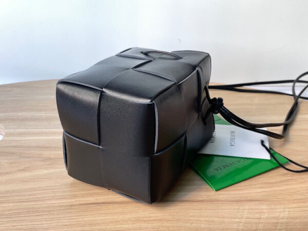 Bottega Veneta Bucket