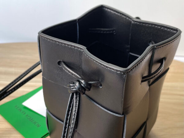 Bottega Veneta Bucket