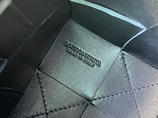 Bottega Veneta Bucket