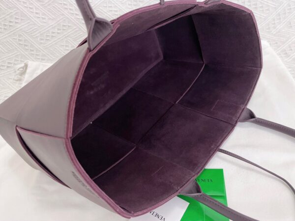 Bottega Veneta BV Medium Arco Tote Bag