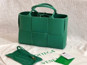 Bottega Veneta BV Medium Arco Tote Bag