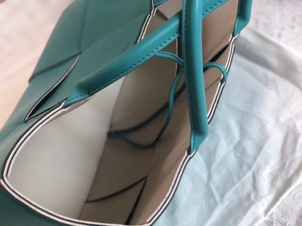 Bottega Veneta BV Medium Arco Tote Bag