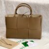 Bottega Veneta BV Medium Arco Tote Bag