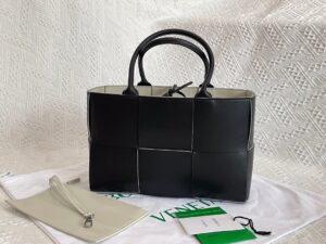 Bottega Veneta Arco Tote