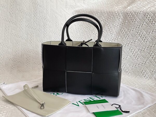 Bottega Veneta Arco Tote
