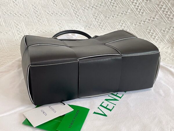 Bottega Veneta Arco Tote