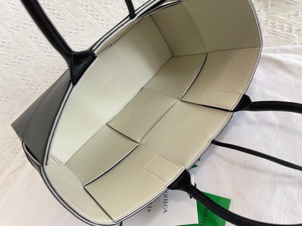 Bottega Veneta Arco Tote