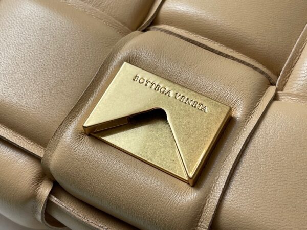 Bottega Veneta The Chain Cassette
