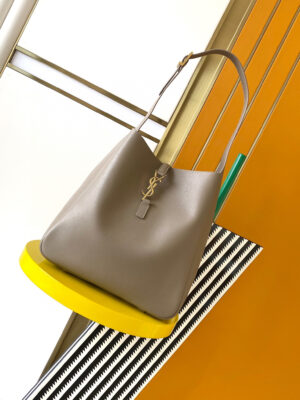 YSL LE5A7 supple LARGE in grained leather