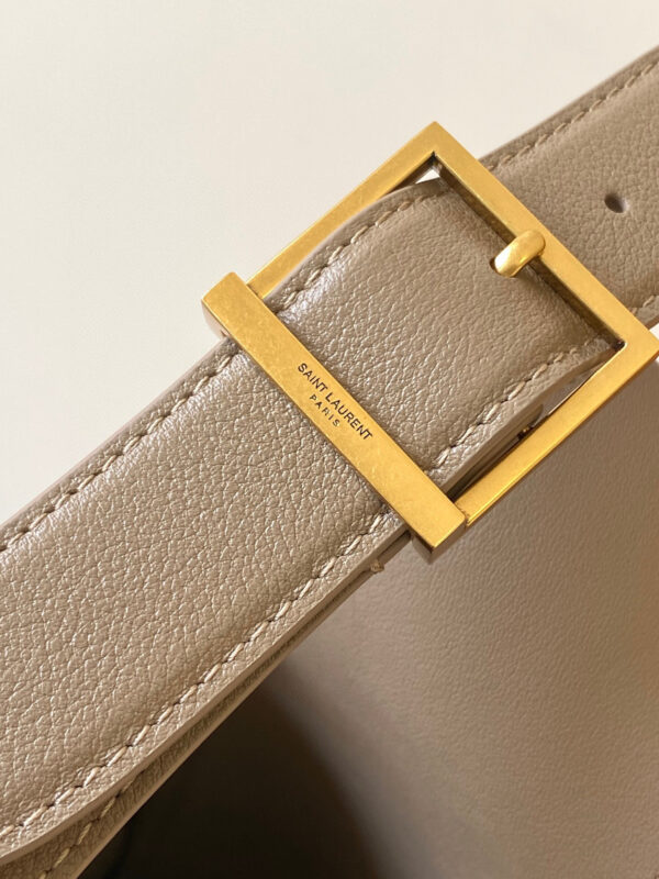 YSL LE5A7 supple LARGE in grained leather