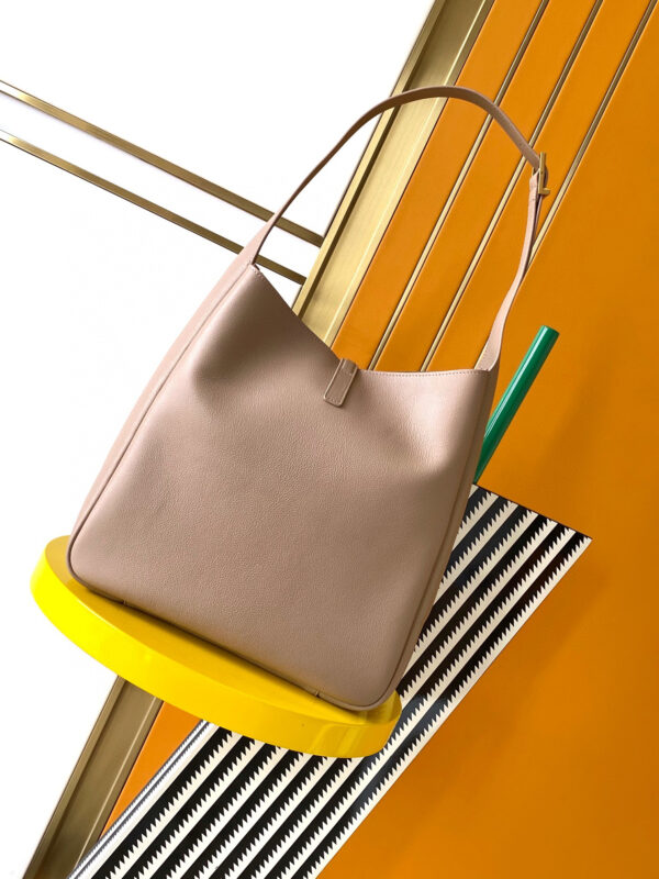 YSL LE5A7 supple LARGE in grained leather