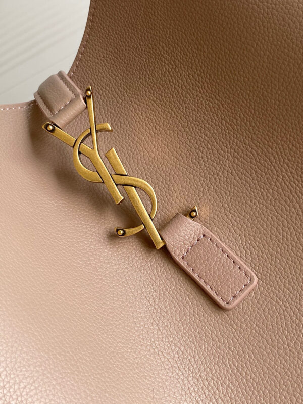 YSL LE5A7 supple LARGE in grained leather