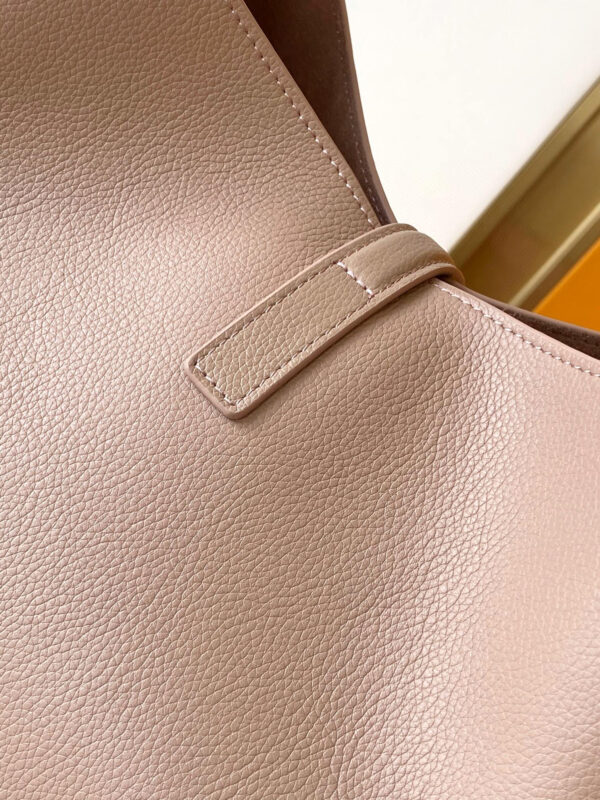 YSL LE5A7 supple LARGE in grained leather
