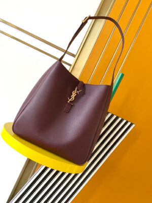 YSL LE5A7 supple LARGE in grained leather