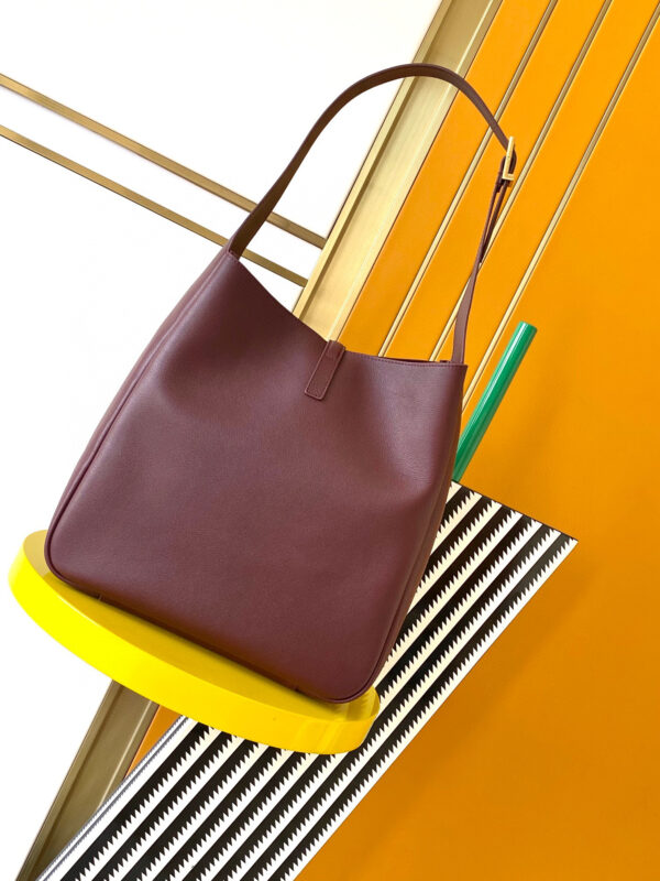 YSL LE5A7 supple LARGE in grained leather