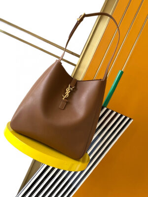 YSL LE5A7 supple LARGE in grained leather