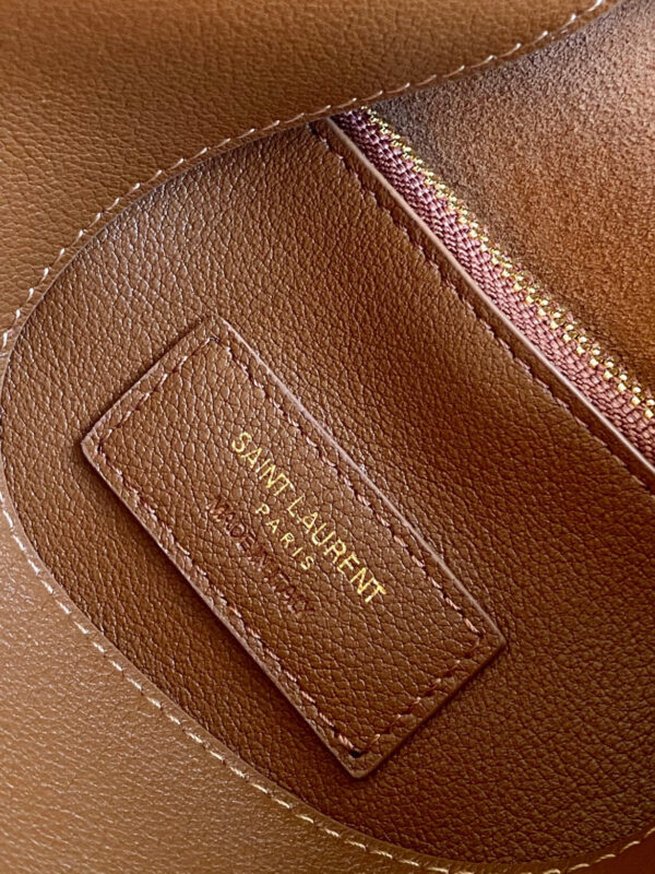 YSL LE5A7 supple LARGE in grained leather